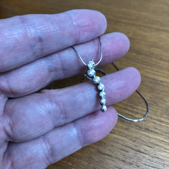 NEW Gorgeous 3/4 Ct Diamond White Gold Journey Necklace - Picture 7 of 11